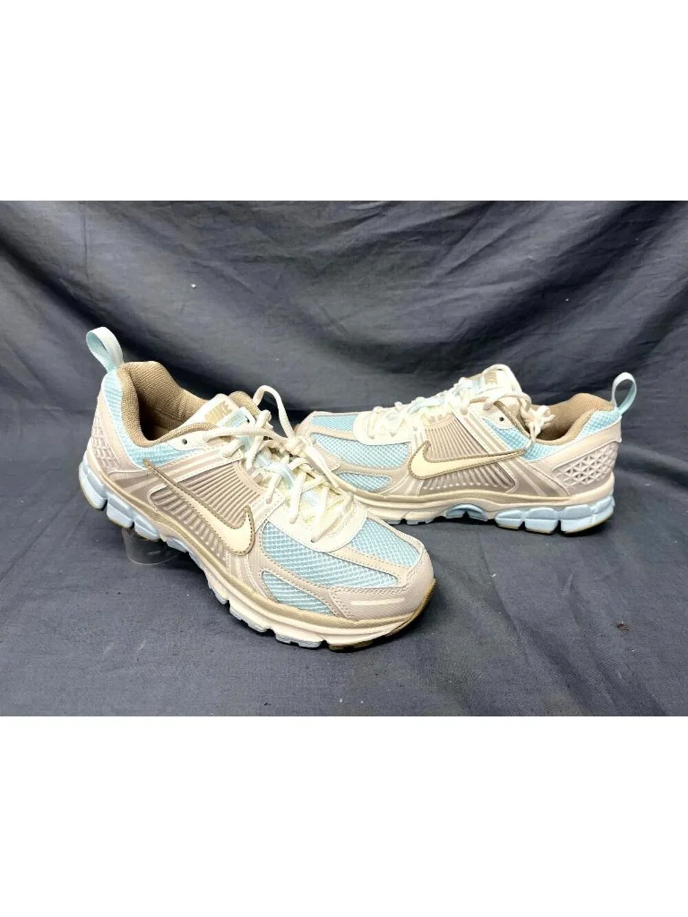Nike Vomero 5 (GS) Sneakers Mesh Glacier Blue Sail Boys Size 5.5 FLOOR MODEL!
